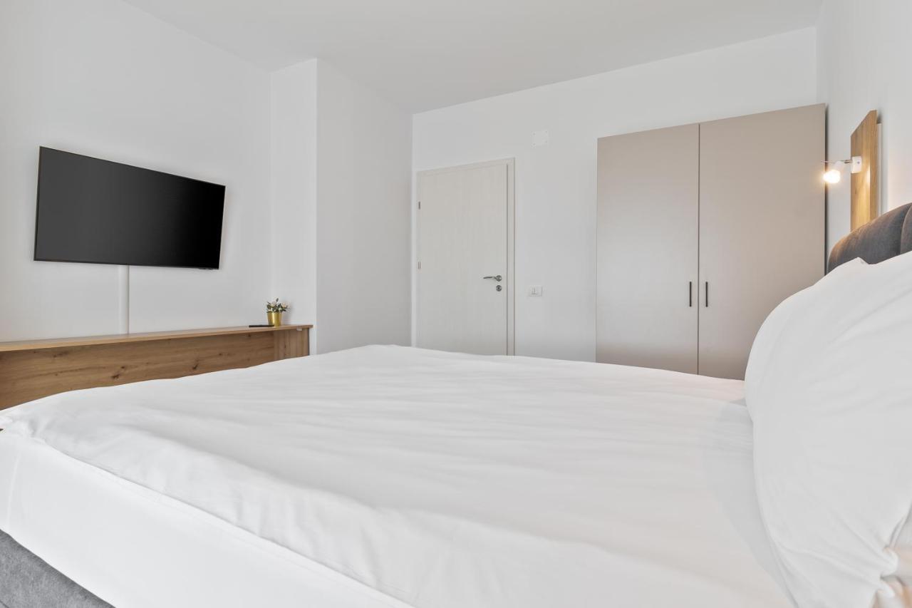 Apartamento Grand Hill Flats Oradea Exterior foto