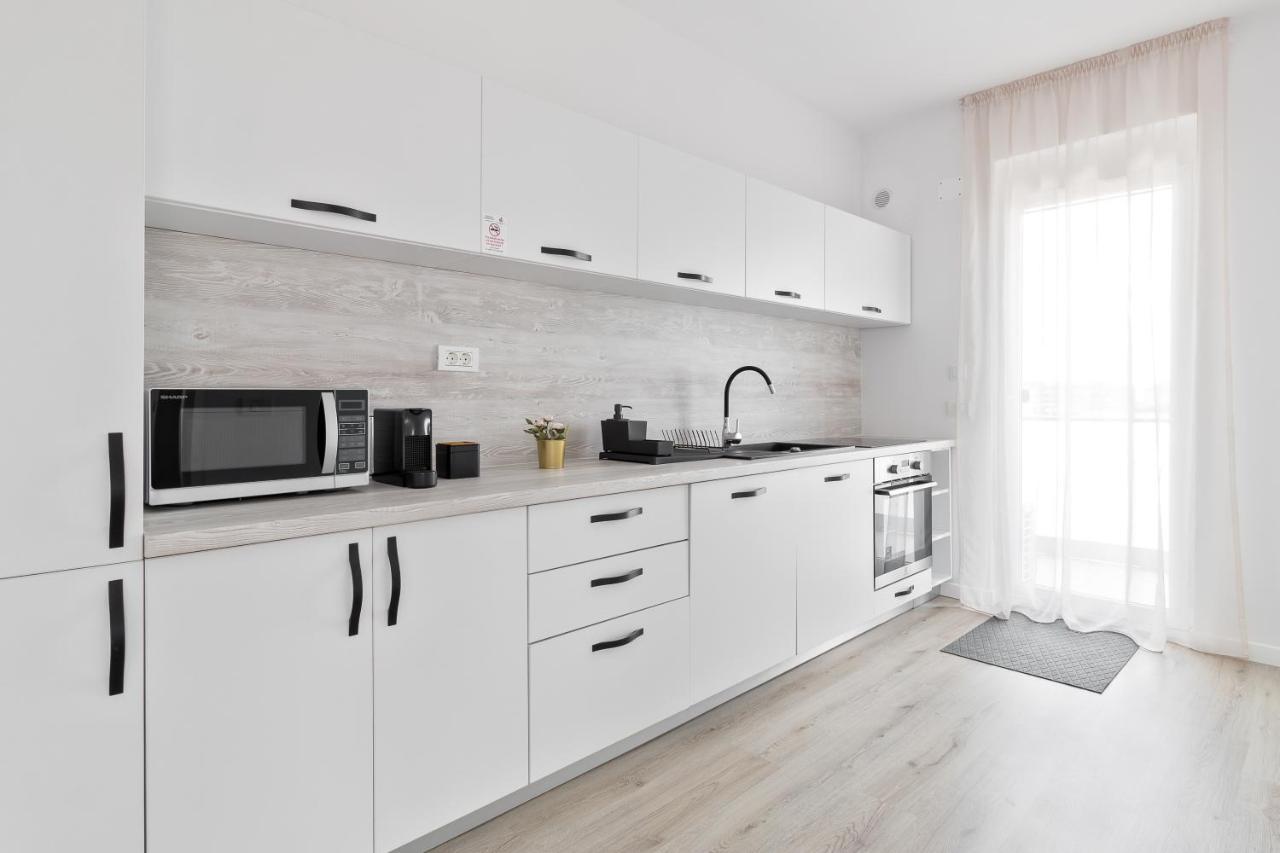 Apartamento Grand Hill Flats Oradea Exterior foto