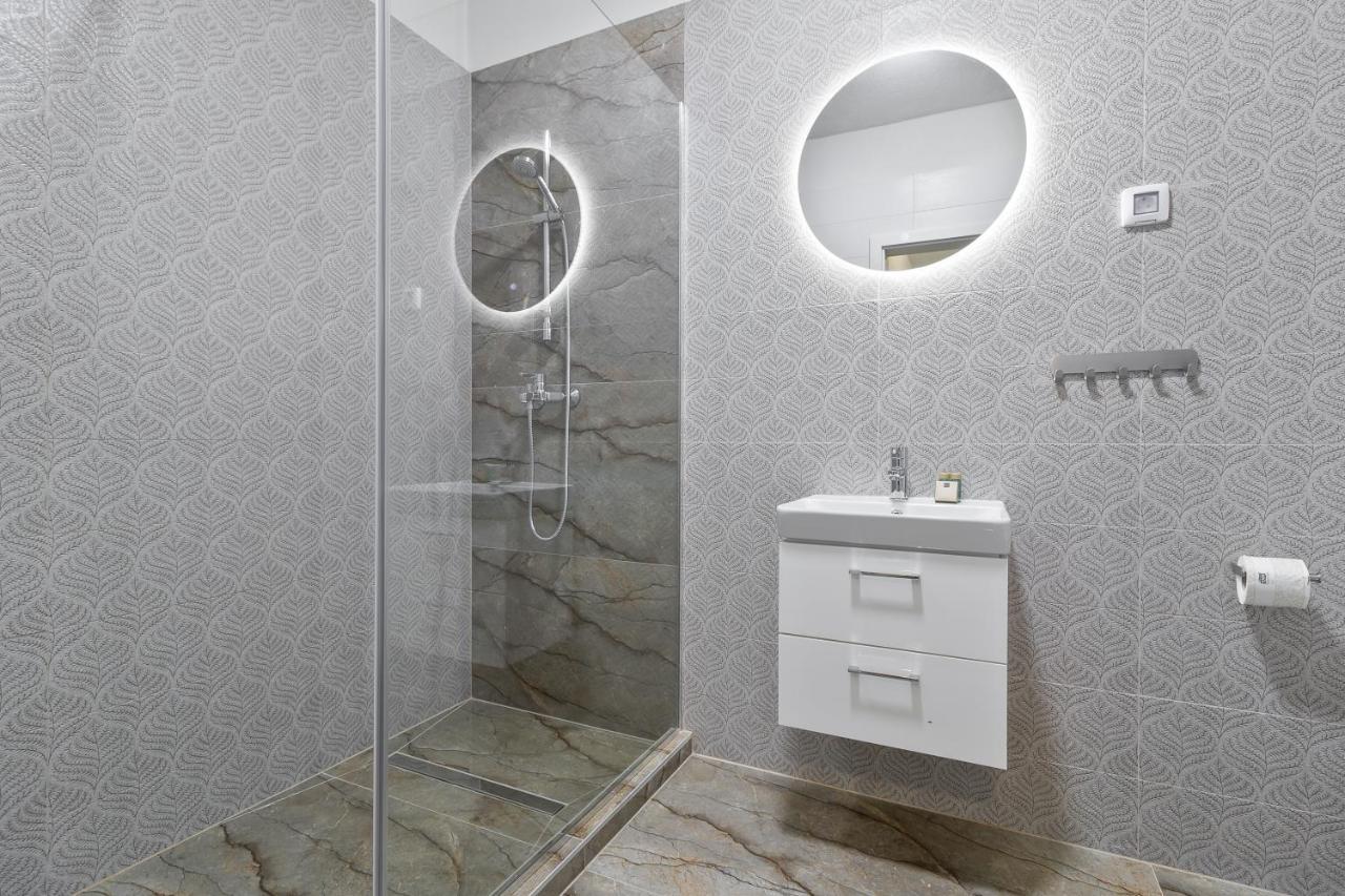 Apartamento Grand Hill Flats Oradea Exterior foto