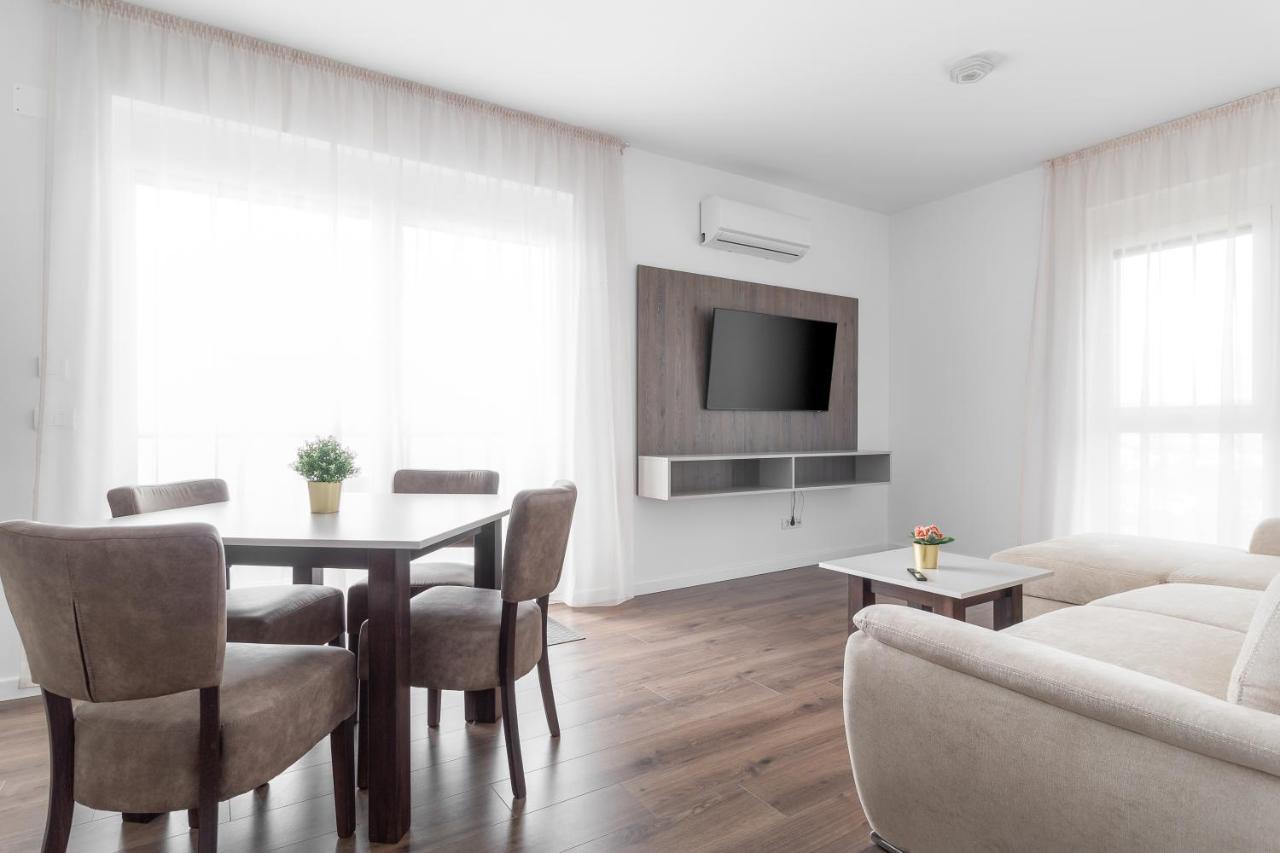 Apartamento Grand Hill Flats Oradea Exterior foto