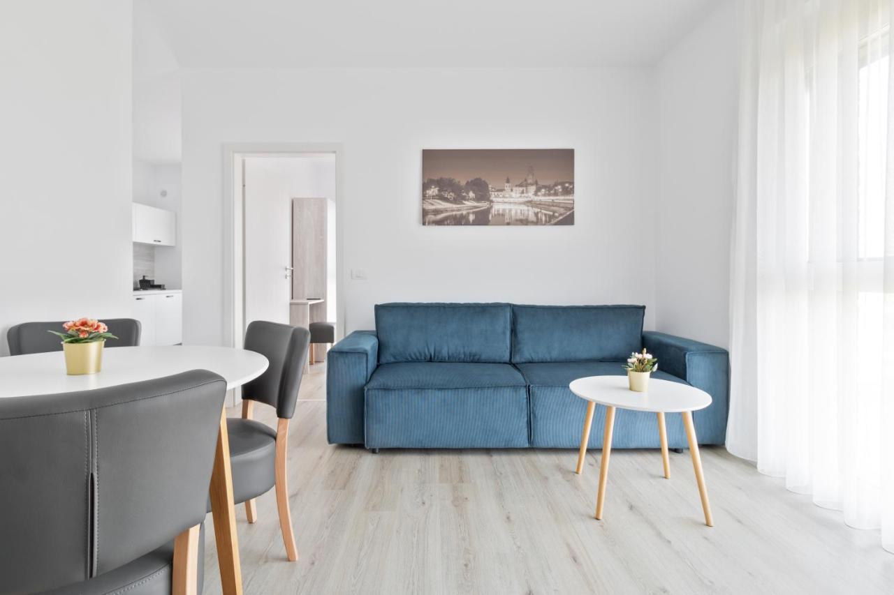 Apartamento Grand Hill Flats Oradea Habitación foto