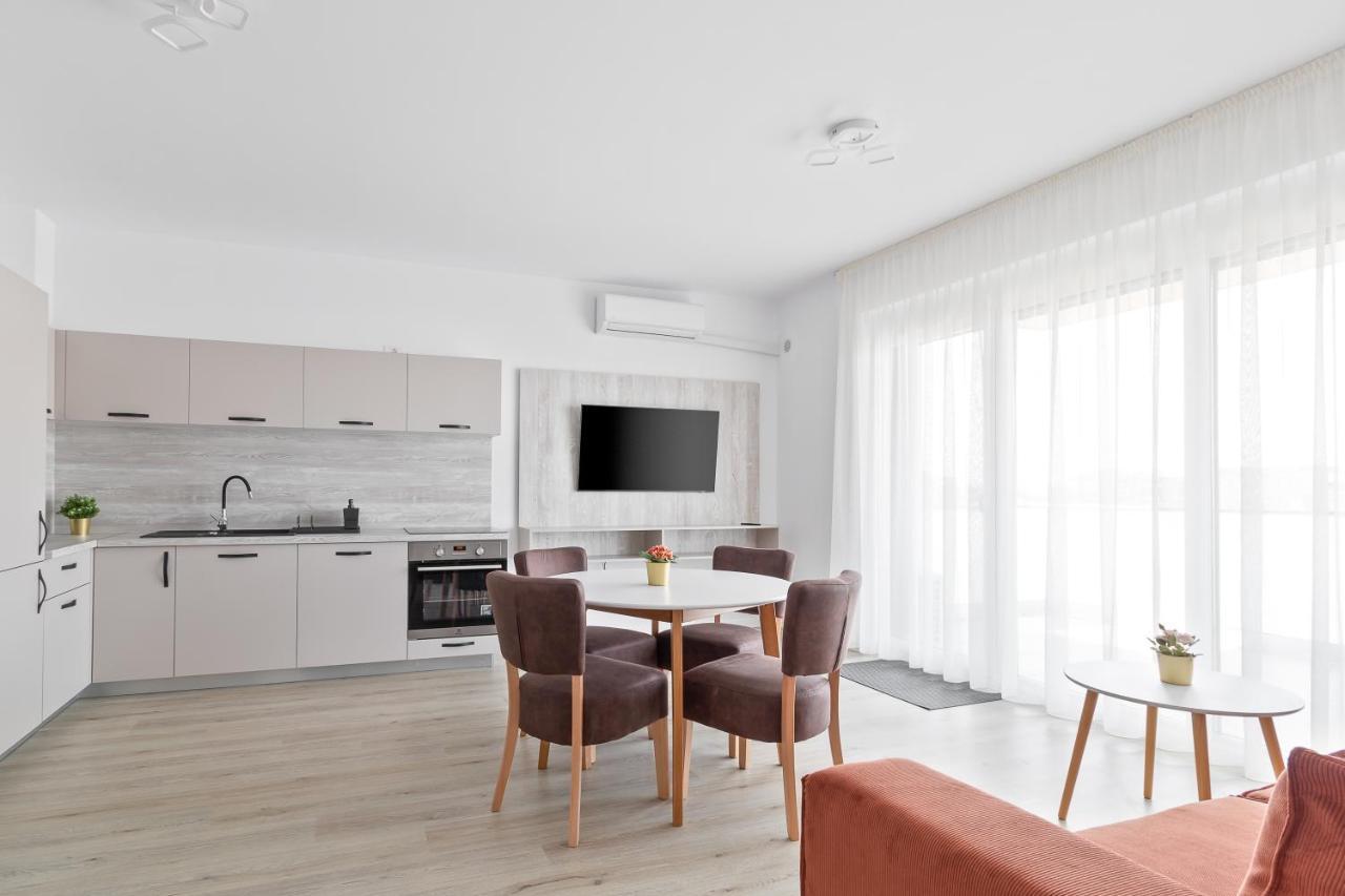 Apartamento Grand Hill Flats Oradea Exterior foto